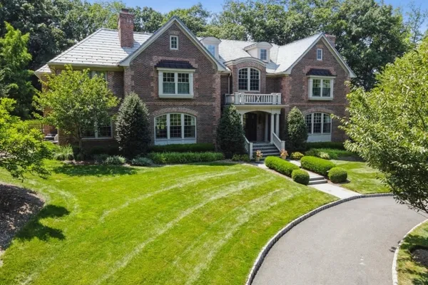 30 ROBERT DR