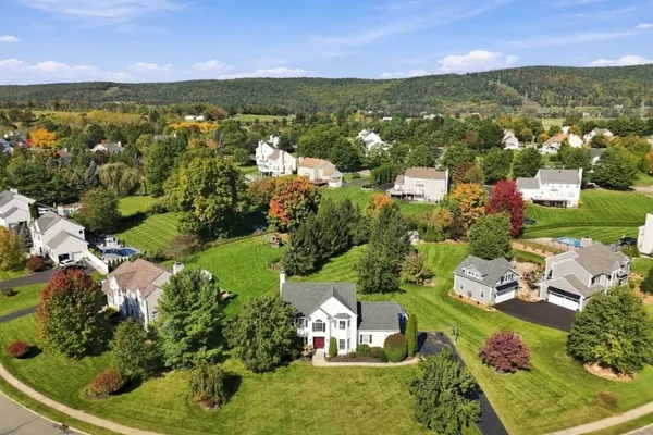 15 CANTERBURY LN