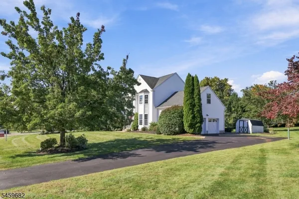 15 CANTERBURY LN