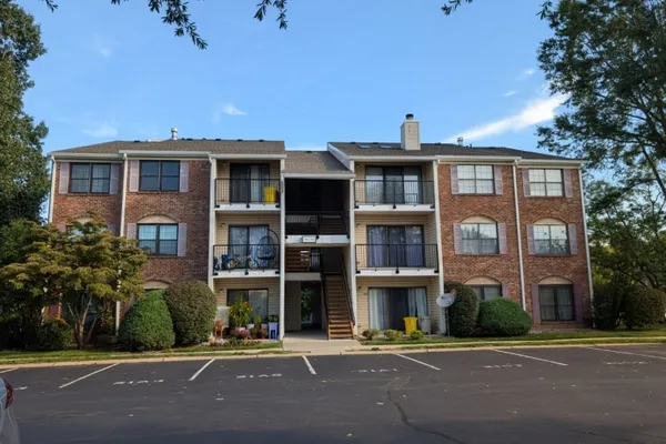 401 DANBURY LN