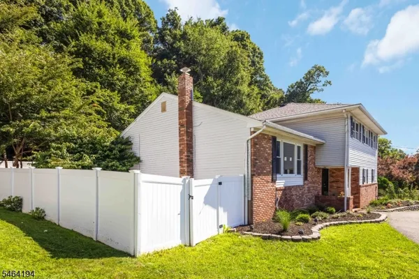 1065 SUSSEX TPKE