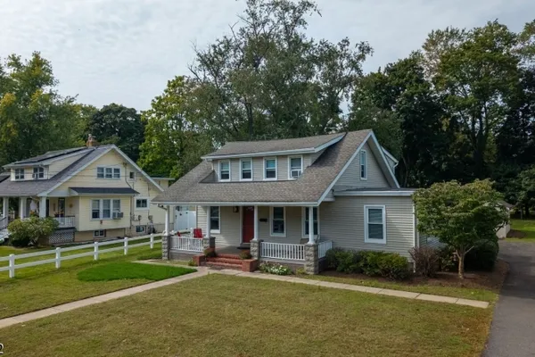 325 DORN AVE