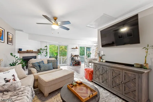 137 WOODS EDGE DR