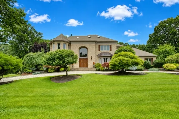 34 JAROMBEK DR