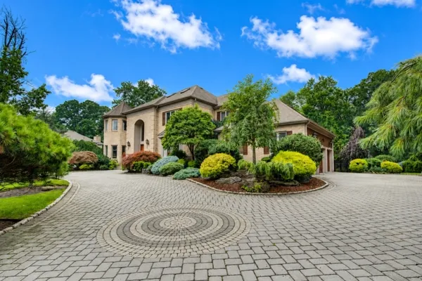 34 JAROMBEK DR
