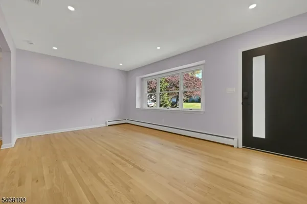516 HARRIET PL