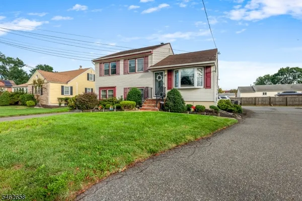 304 MAPLE AVE