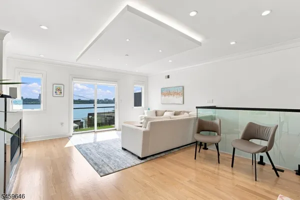 1439 RIVER RD 1