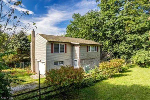 10 PINE DR