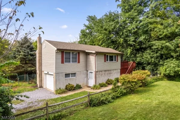 10 PINE DR