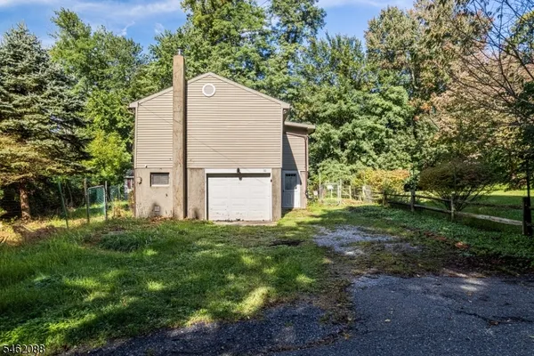 10 PINE DR
