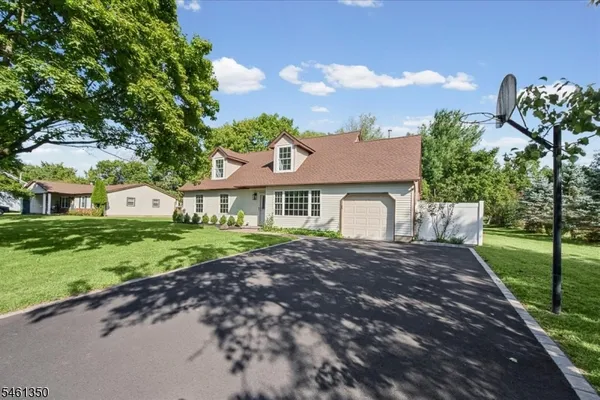 17 LONDONDERRY DR