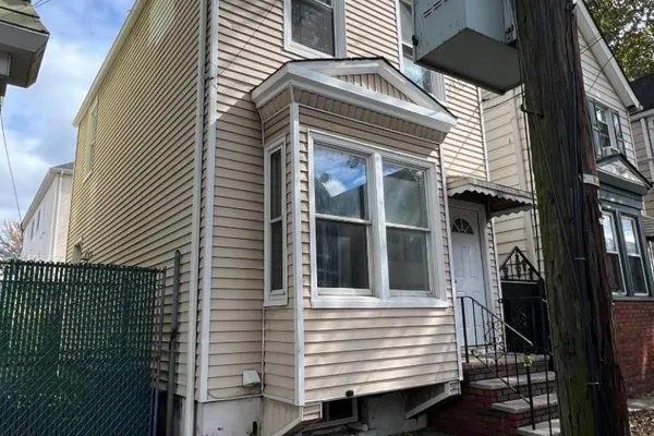 14 LENTZ AVE