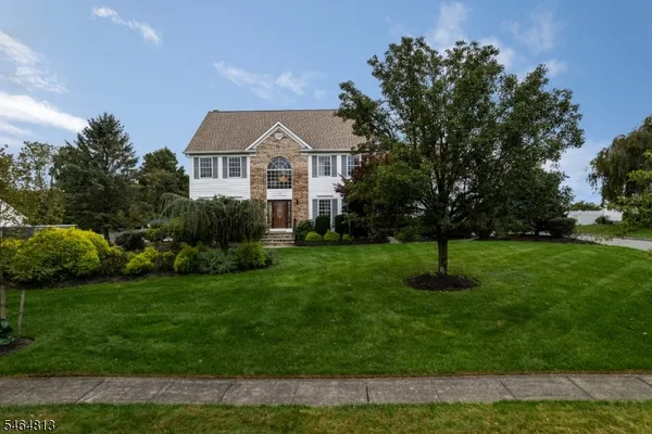 17 WOODCREST AVE