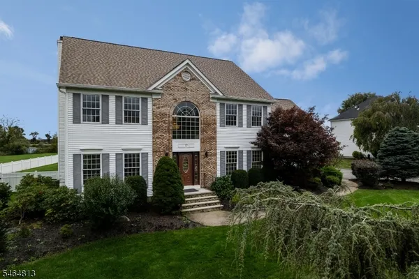 17 WOODCREST AVE