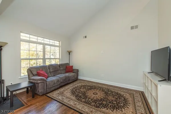 87 WOODMONT DR