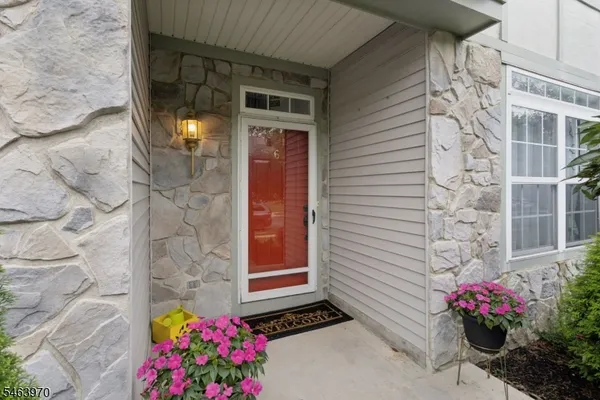 6 HARVARD CIR