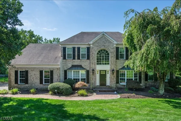 9 TRACEY LN