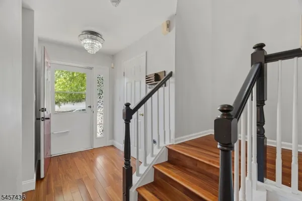 8 ASHLEY CT