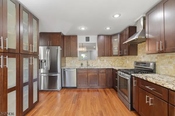 8 ASHLEY CT
