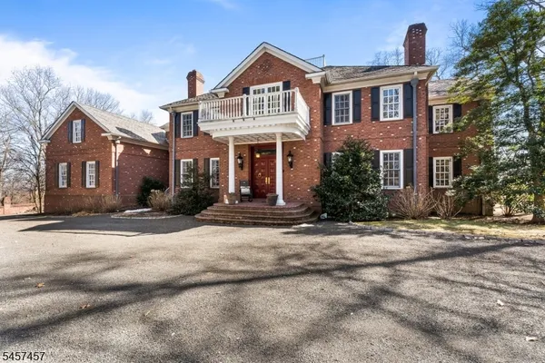 1 HILLVIEW DR