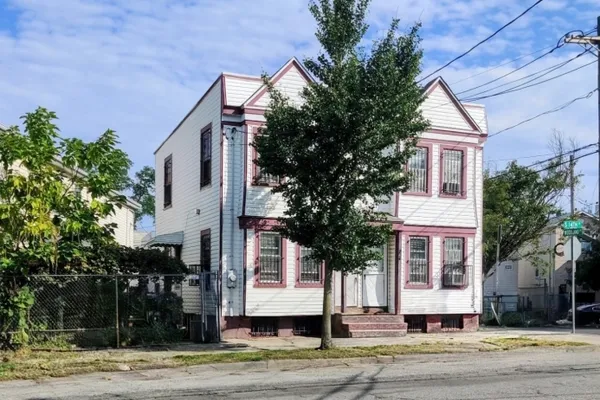 722 S 14TH ST