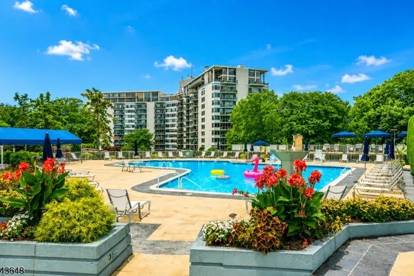 1 CLARIDGE DR 114