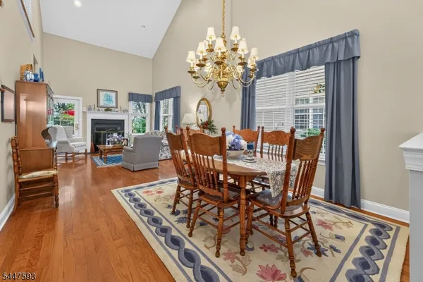 87 SARATOGA CT