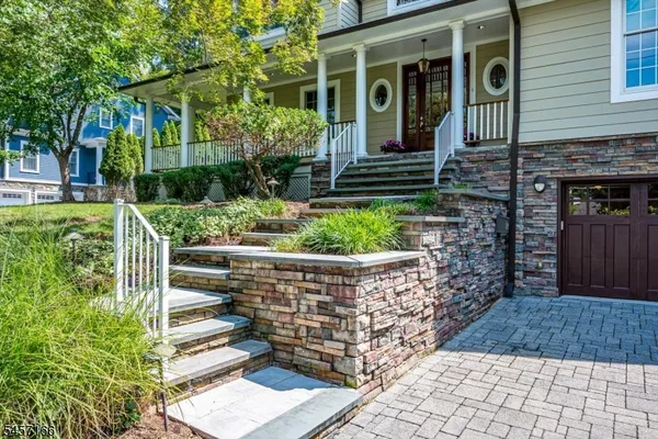 4 EDGEWOOD RD