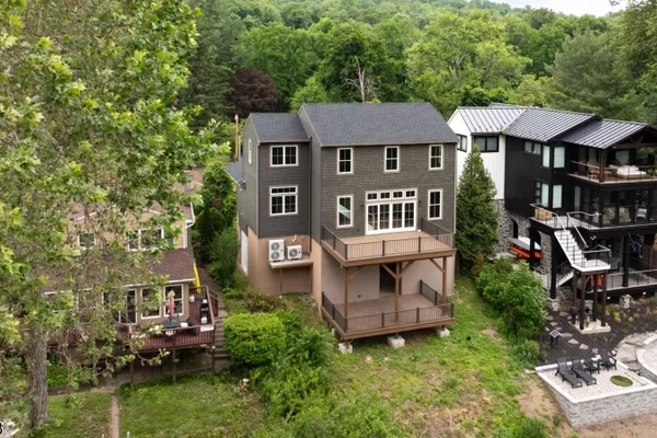 159 BYRAM LN