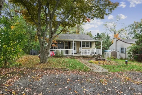 8 CENTER ST