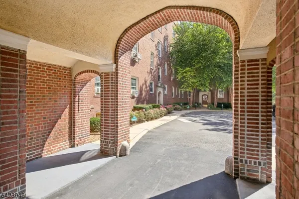 133 SUMMIT AVE 39