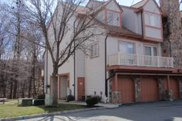 161 WOODS EDGE DR