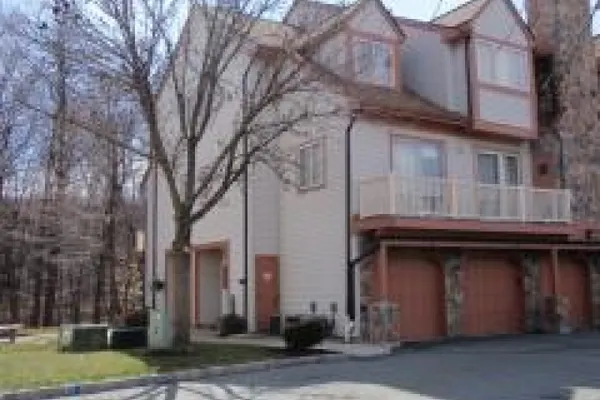 161 WOODS EDGE DR