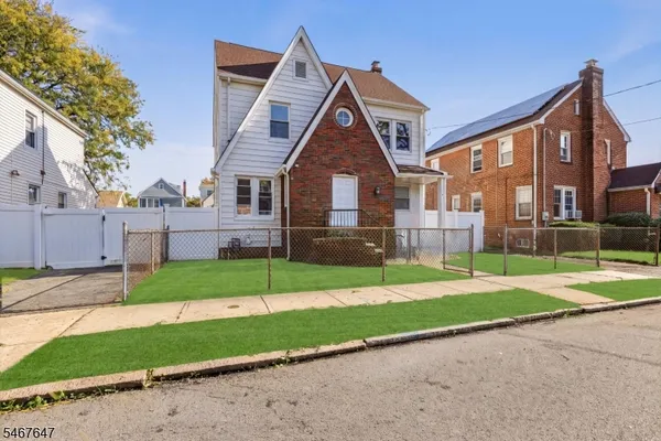 26 CRESCENT AVE