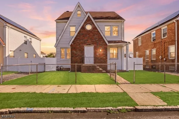 26 CRESCENT AVE