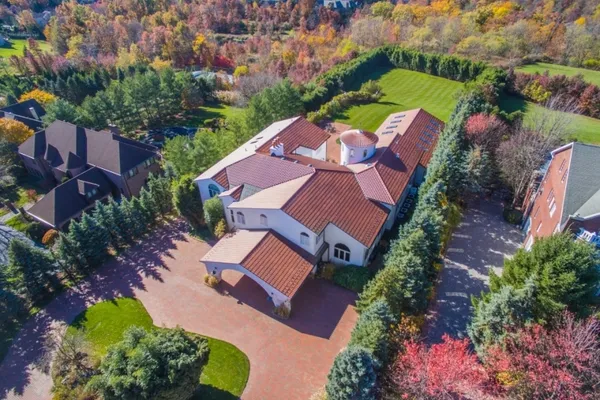 12 CHELSEA DR