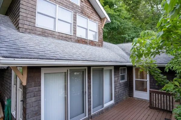 118 LAKESIDE DR