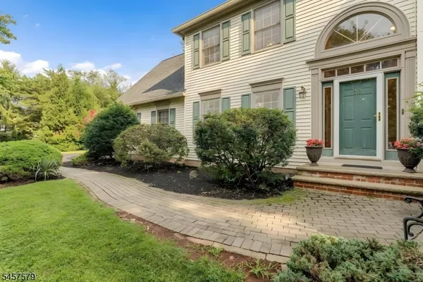 12 POPPY DR
