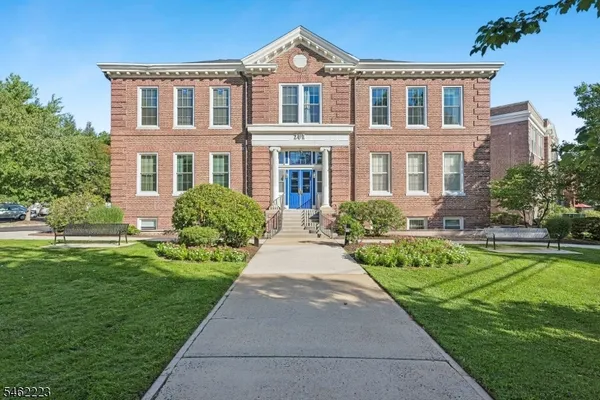 201 S 2ND AVE 26