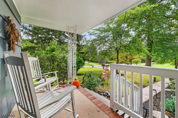 8 MOLLY BEE RD