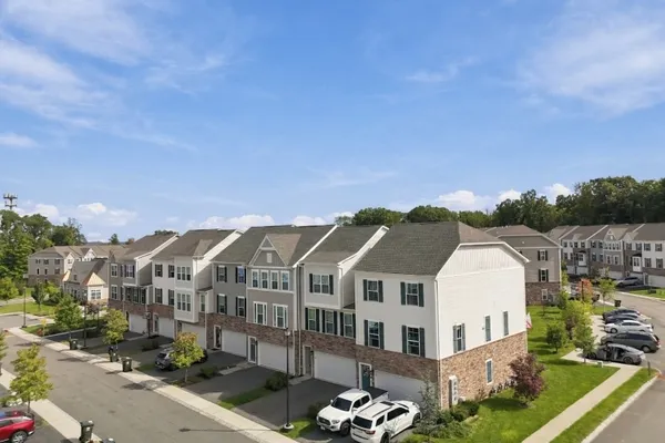 14 CLAUSEN CT