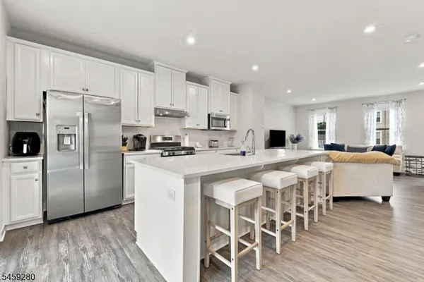 14 CLAUSEN CT