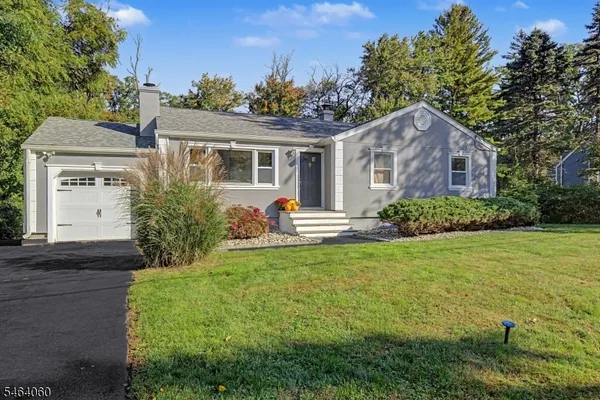 5 HICKORY PL
