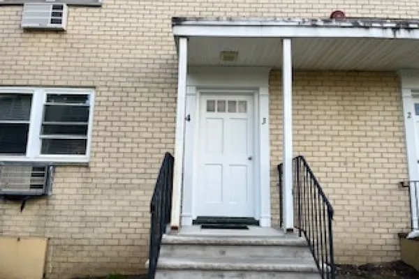 406 CRANBURY RD 3