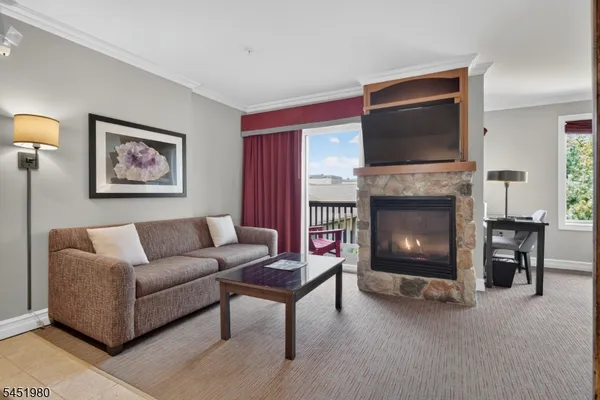 2 CHAMONIX DR 518