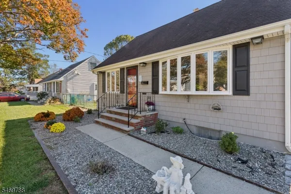 147 ROBERT PL