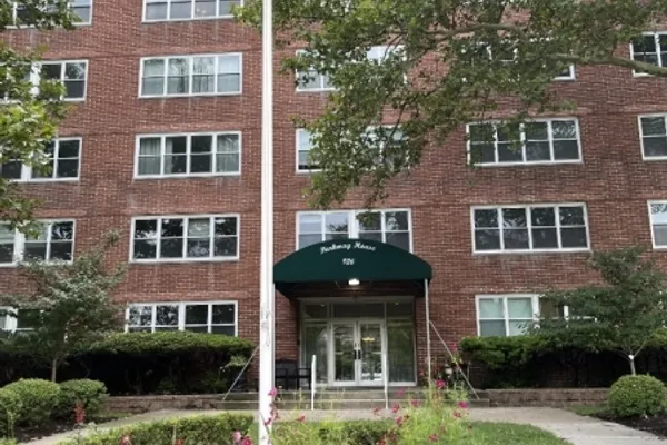 926 BLOOMFIELD AVE 8K