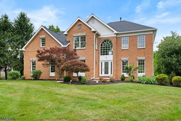 18 MONTFORT DR