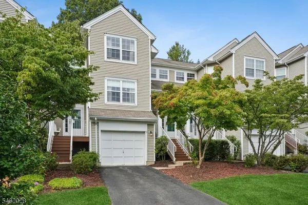 96 WOODMONT DR